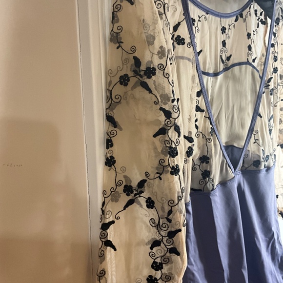 Women’s Floral  long sleeve leotard size medium - Picture 4 of 6